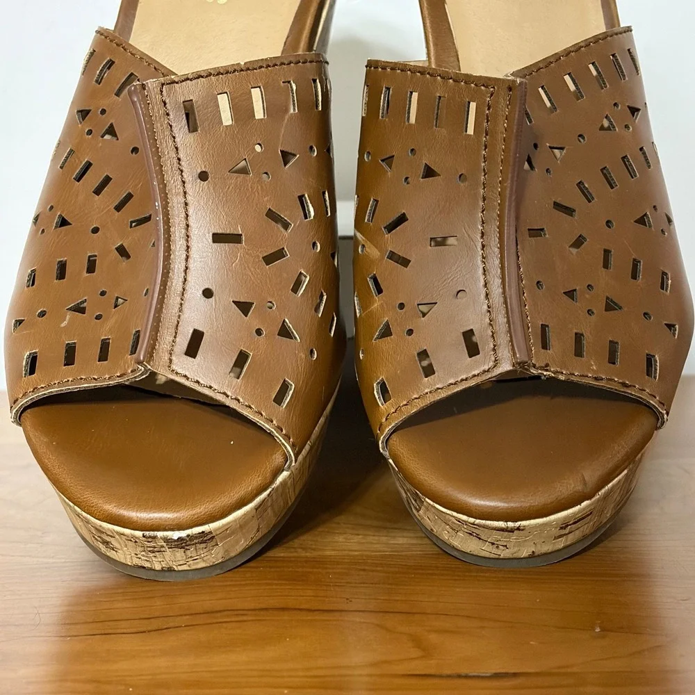 Mudd Womens Khloe Cognac Brown Laser Cut‎ Cork Wedge Platform Sandals Size 8.5